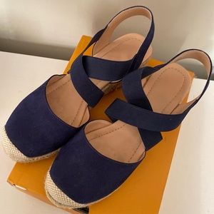 Women’s Espadrille, US 7.5, Navy, Platform, Closed Toe Wedge Sandals.